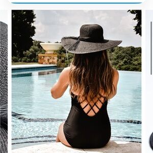 Anya & Niki Elegant Black Wide-Brim Hat Worn Once with Travel Bag